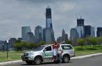 A equipe 1000dias completa, em frente à Manhattan, em Nova York - EUA
